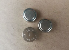 汽車(chē)遙控鑰匙怎樣更換紐扣電池?